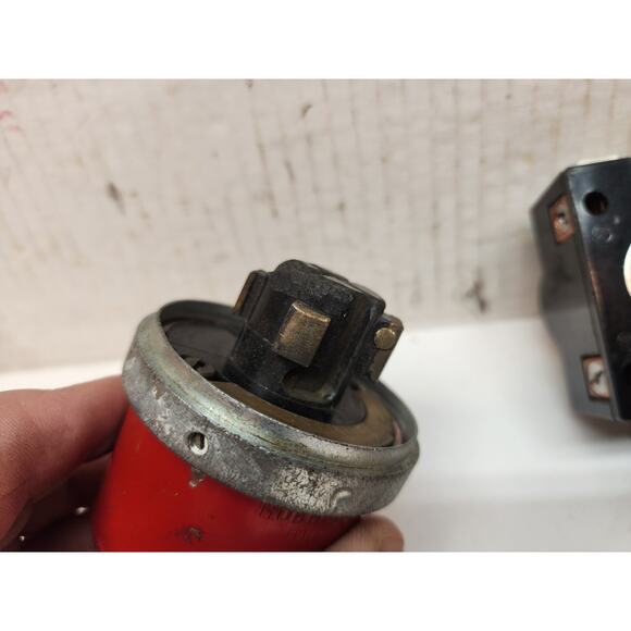 Lot Hubbell HBL20443 Hubbellock Receptacle and plug, 30 amp, 480V, 3 Pole 4 Wire - Picture 7 of 11